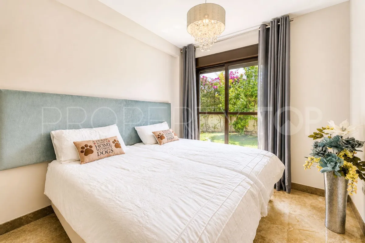 For sale ground floor apartment in Estepona