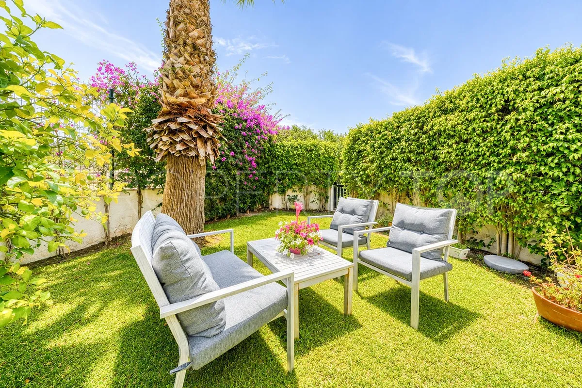For sale ground floor apartment in Estepona