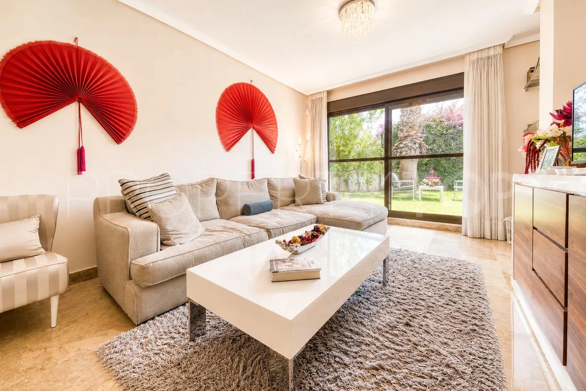 For sale ground floor apartment in Estepona