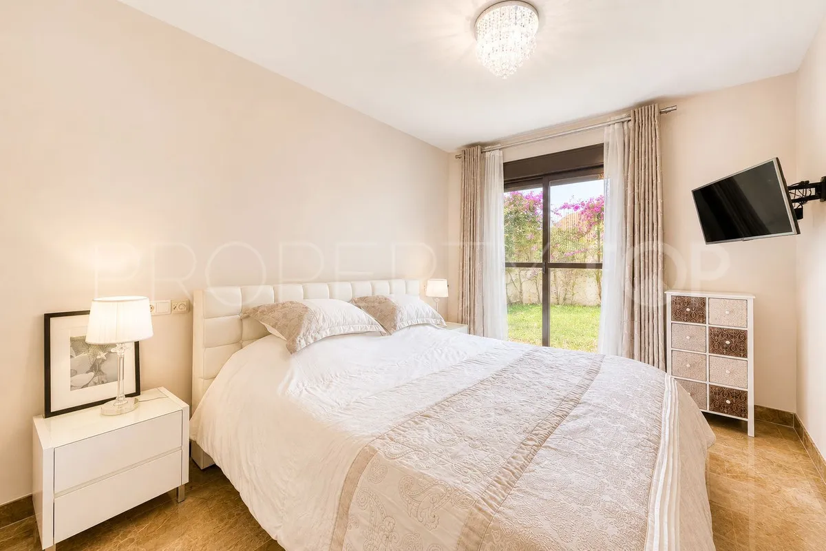 For sale ground floor apartment in Estepona