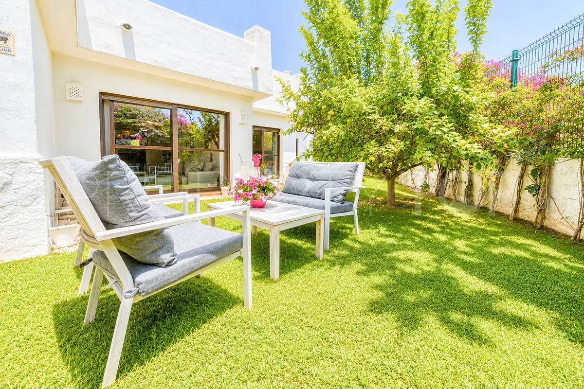 For sale ground floor apartment in Estepona