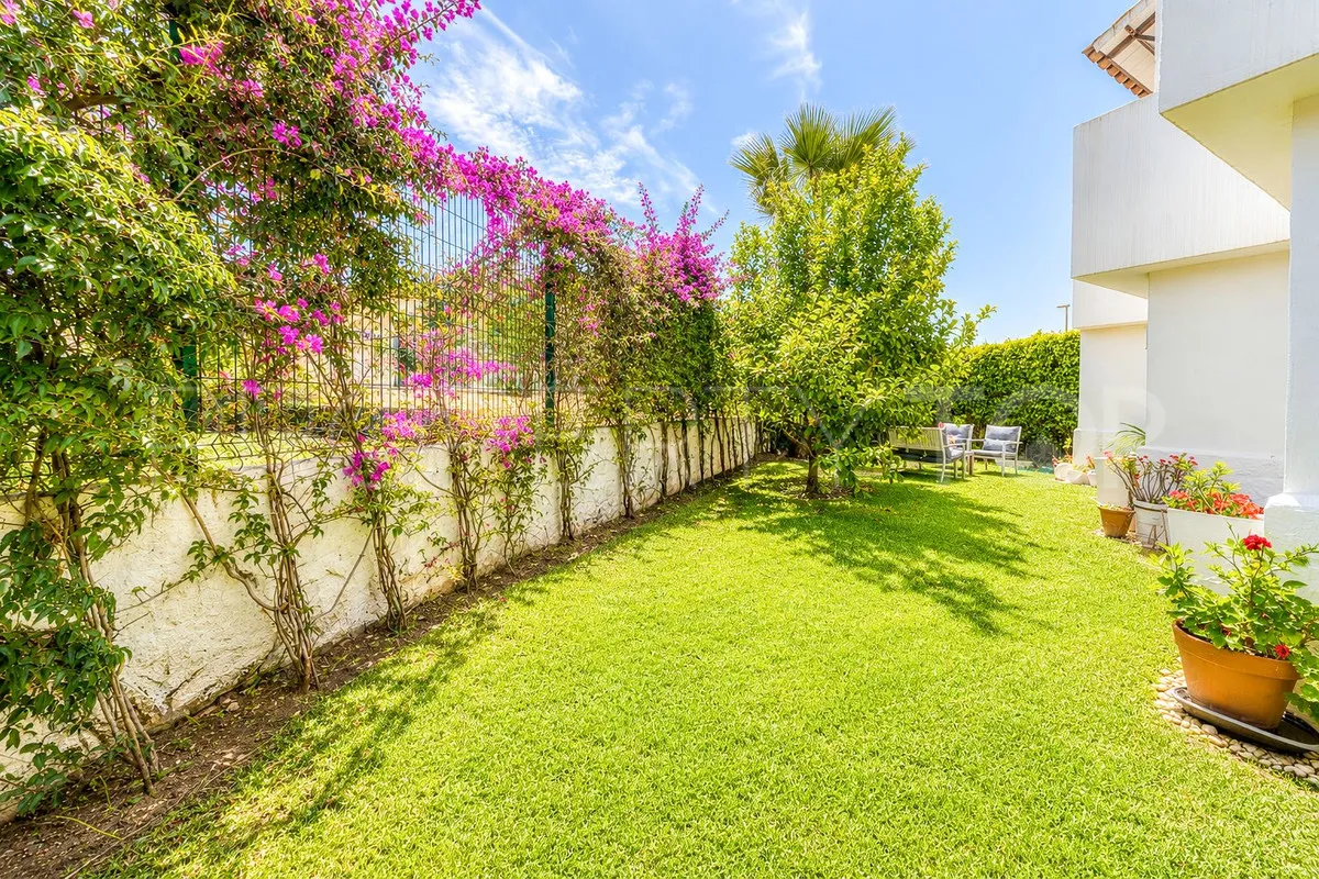 For sale ground floor apartment in Estepona