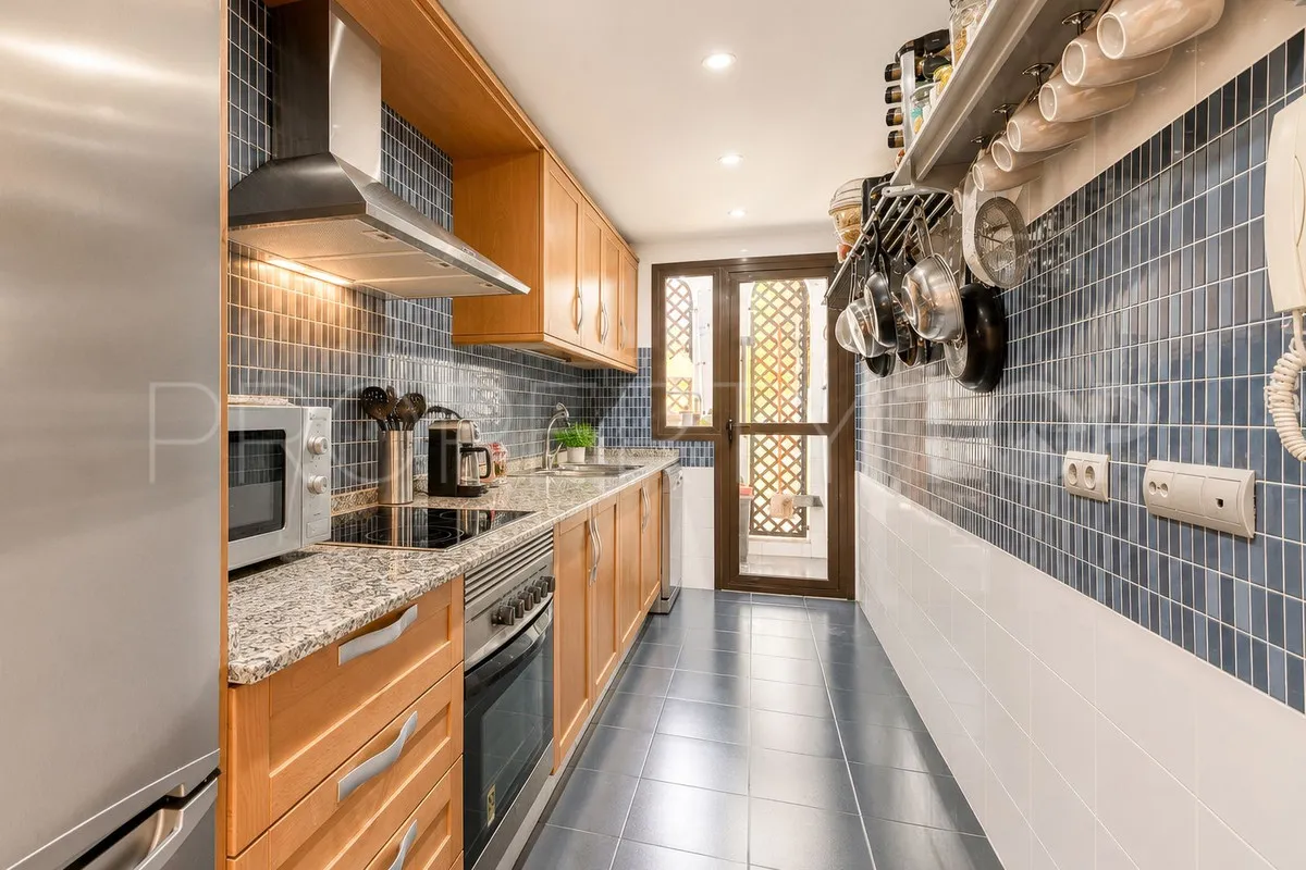For sale ground floor apartment in Estepona