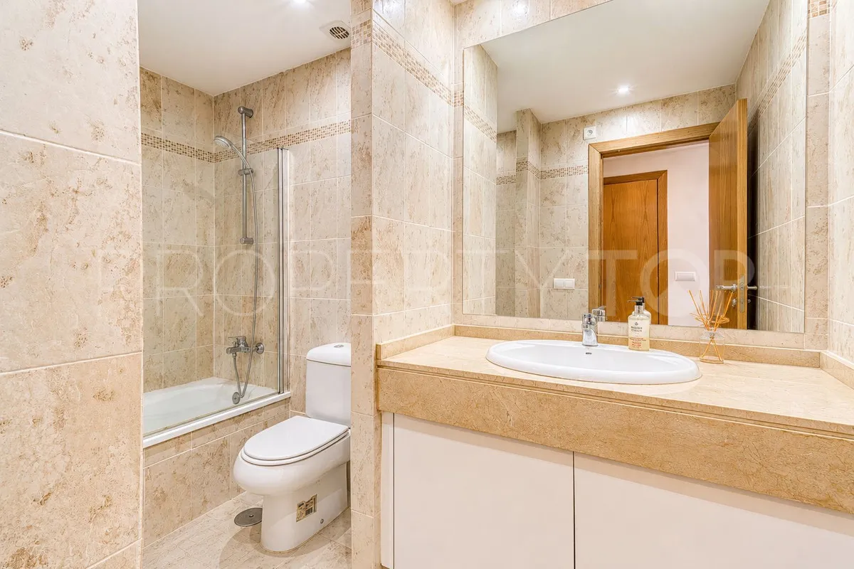 For sale ground floor apartment in Estepona