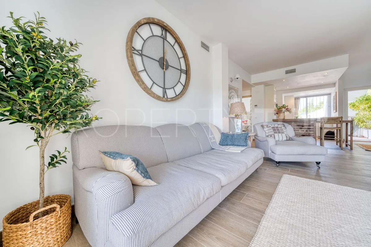Ground floor apartment for sale in Aloha