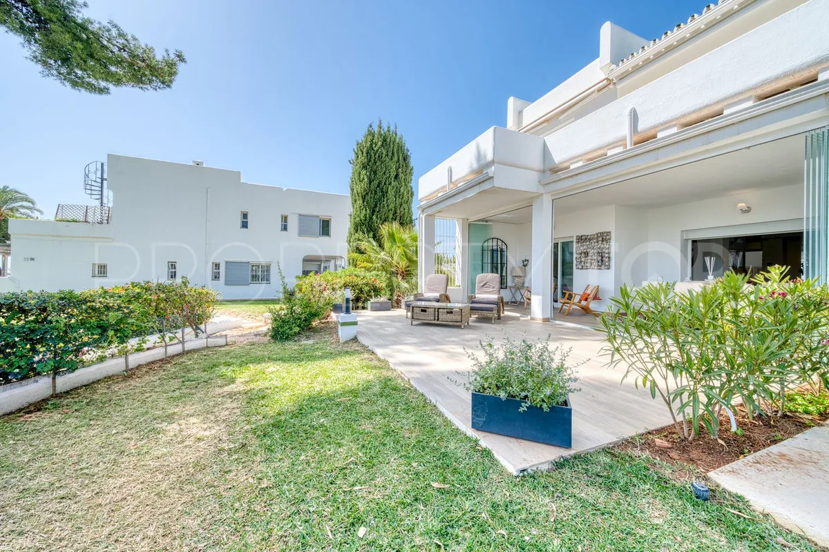 Se vende apartamento planta baja en Aloha