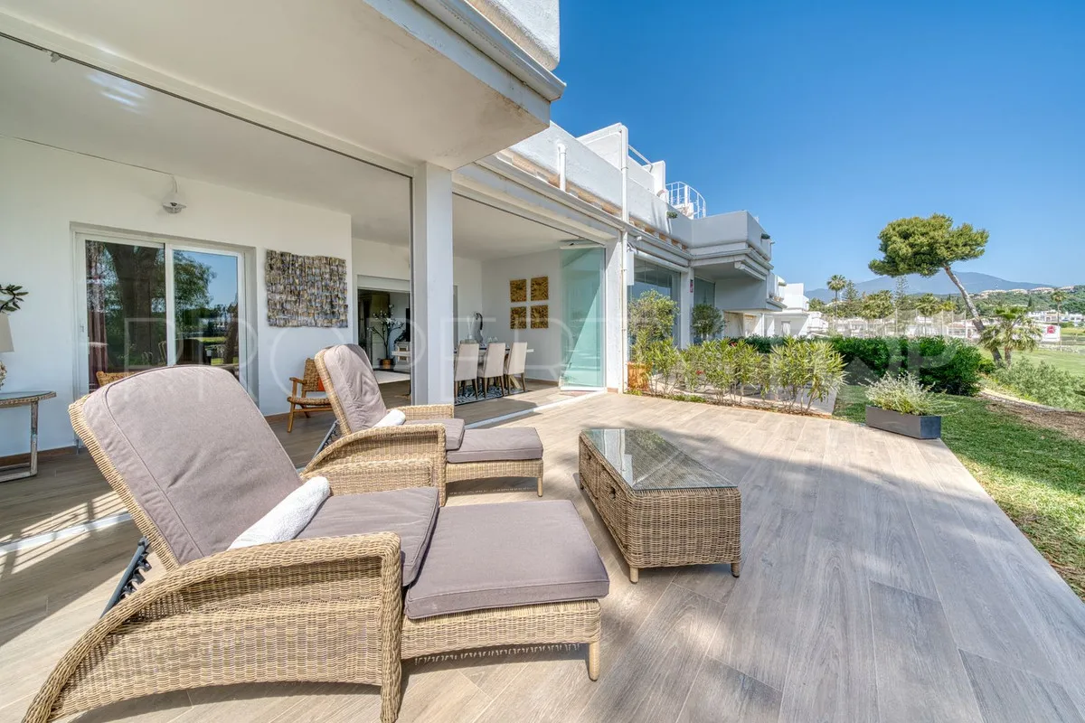 Se vende apartamento planta baja en Aloha