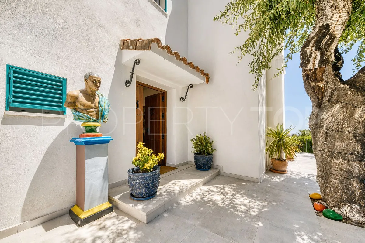 For sale El Madroñal villa