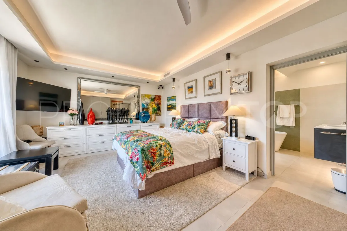 For sale El Madroñal villa