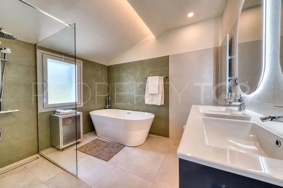 For sale El Madroñal villa