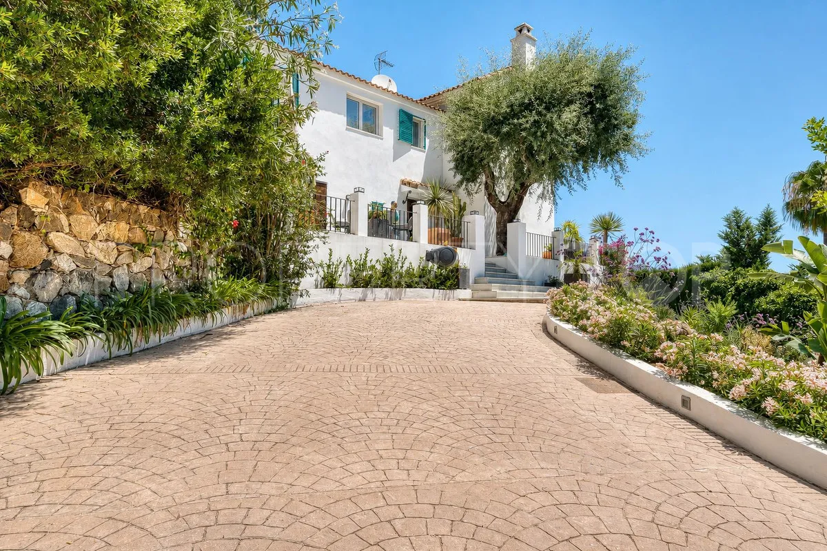 For sale El Madroñal villa