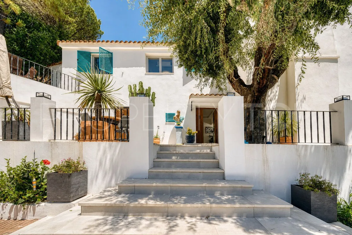 For sale El Madroñal villa