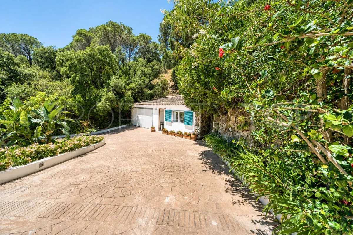 For sale El Madroñal villa