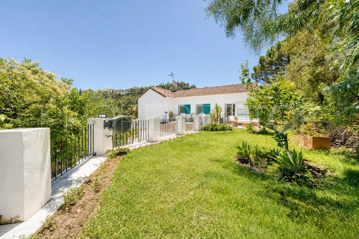 For sale El Madroñal villa