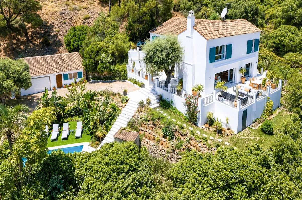 For sale El Madroñal villa