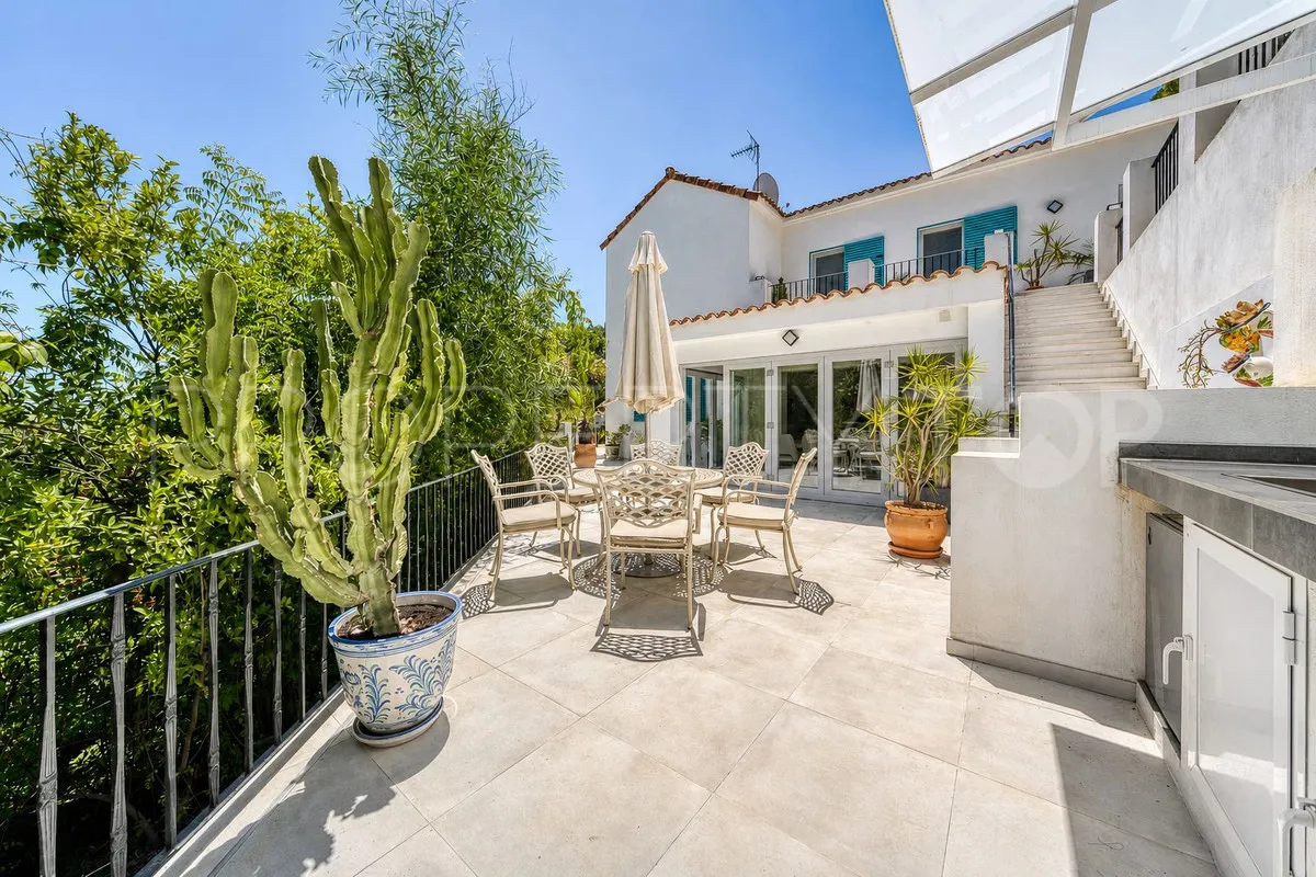 For sale El Madroñal villa