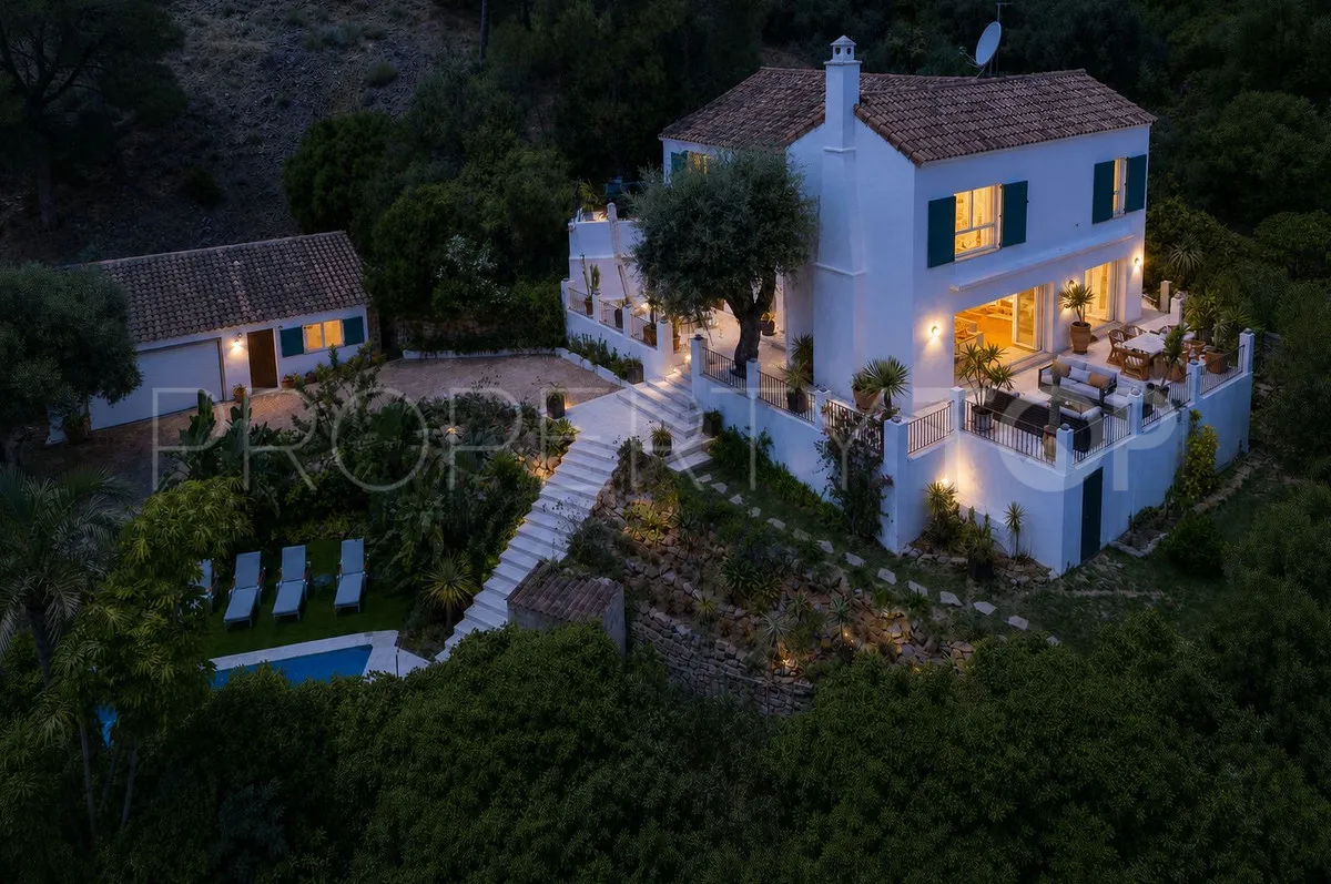 For sale El Madroñal villa