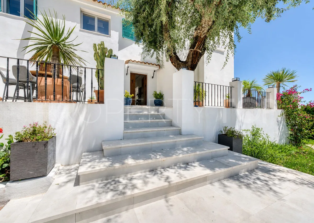 For sale El Madroñal villa