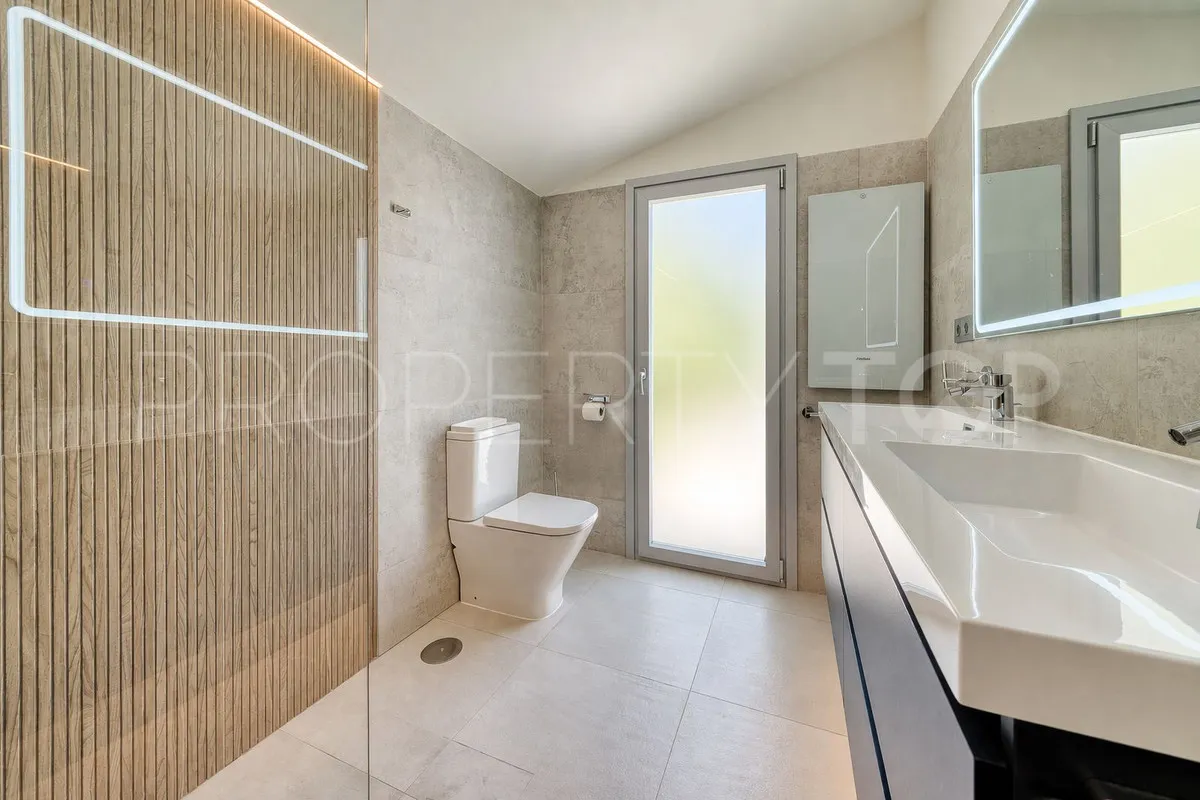 For sale El Madroñal villa