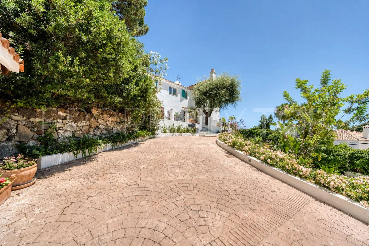 For sale El Madroñal villa