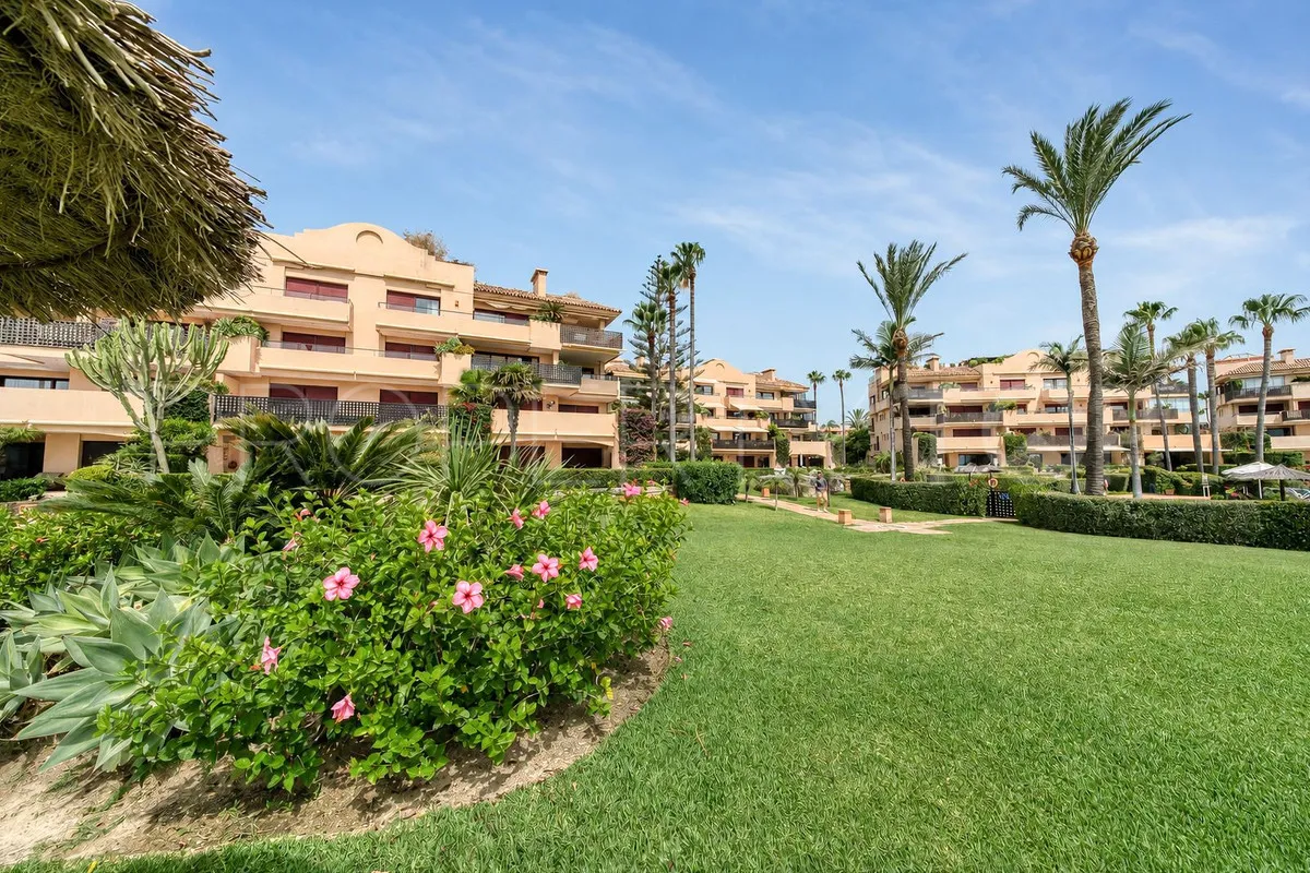 2 bedrooms apartment in New Golden Mile for sale