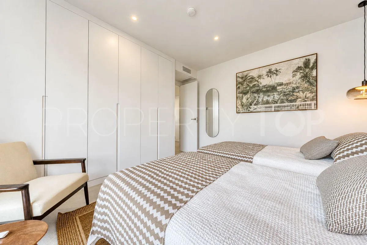 Buy apartment in Estepona