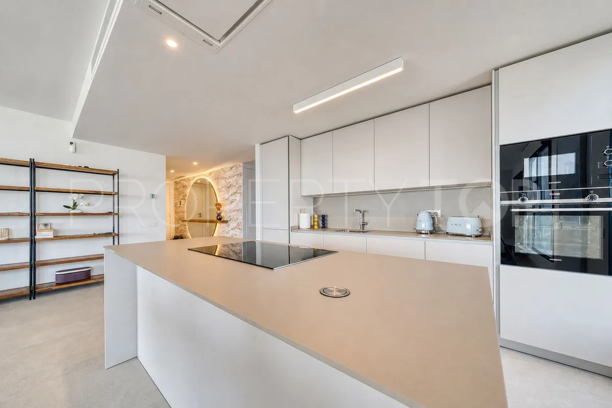 Buy apartment in Estepona