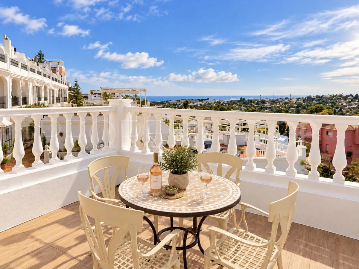Nueva Andalucia 4 bedrooms town house for sale
