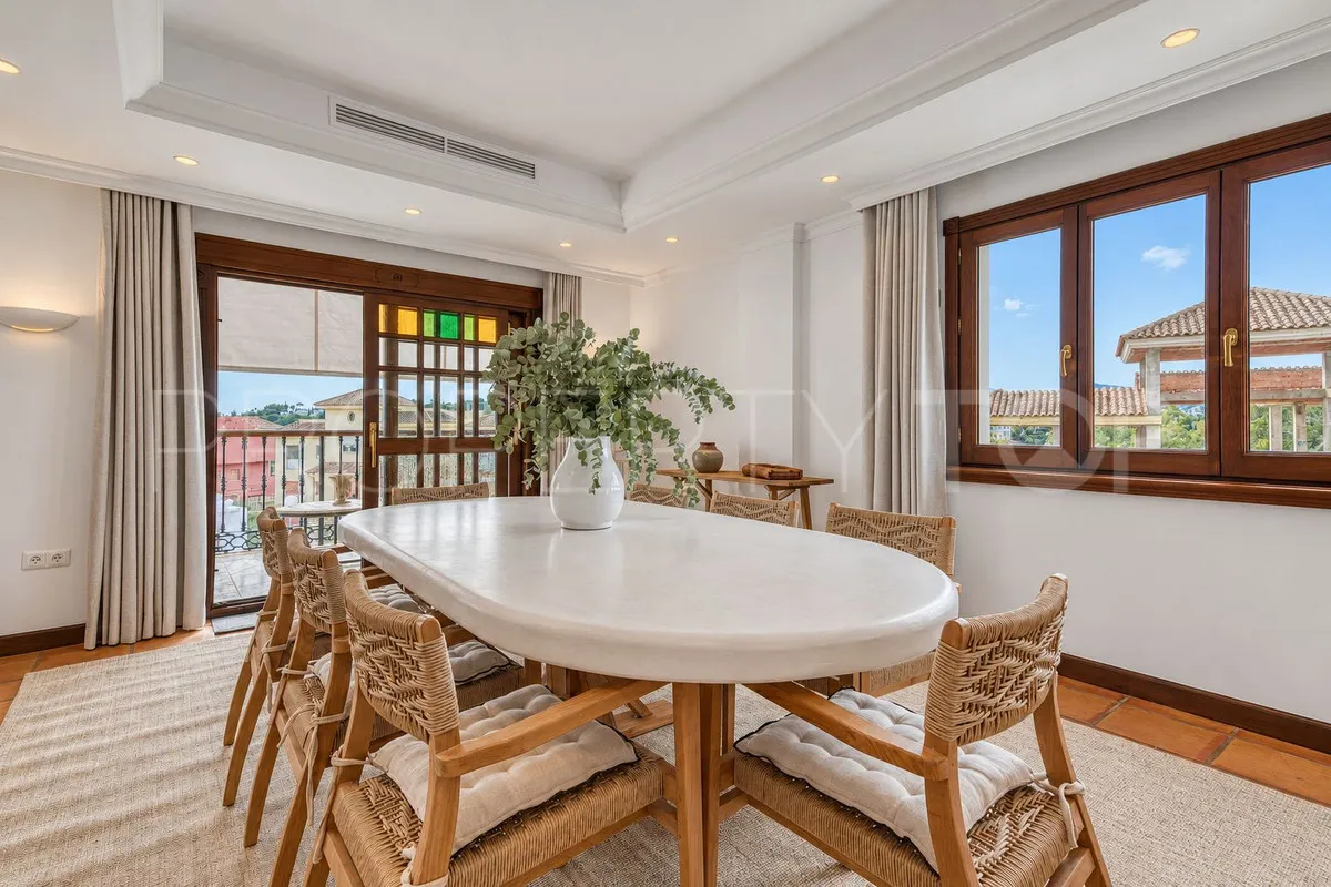 Nueva Andalucia 4 bedrooms town house for sale