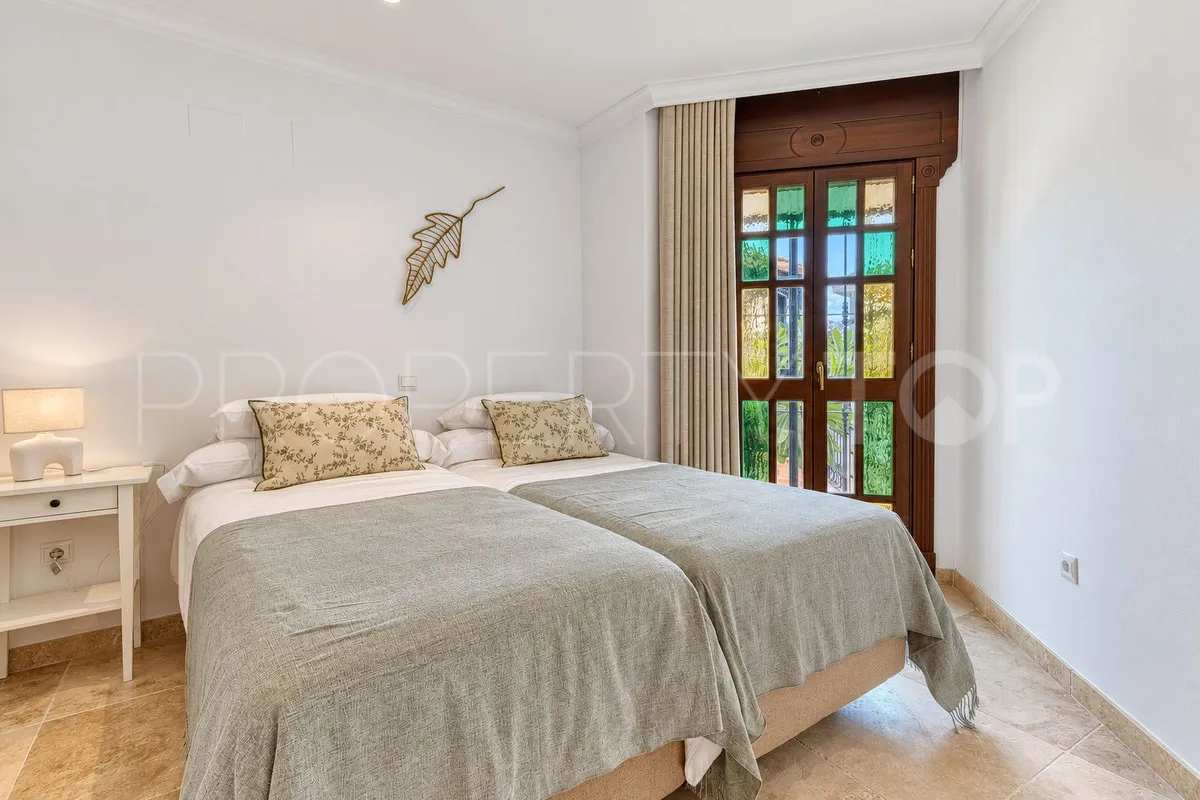 Nueva Andalucia 4 bedrooms town house for sale