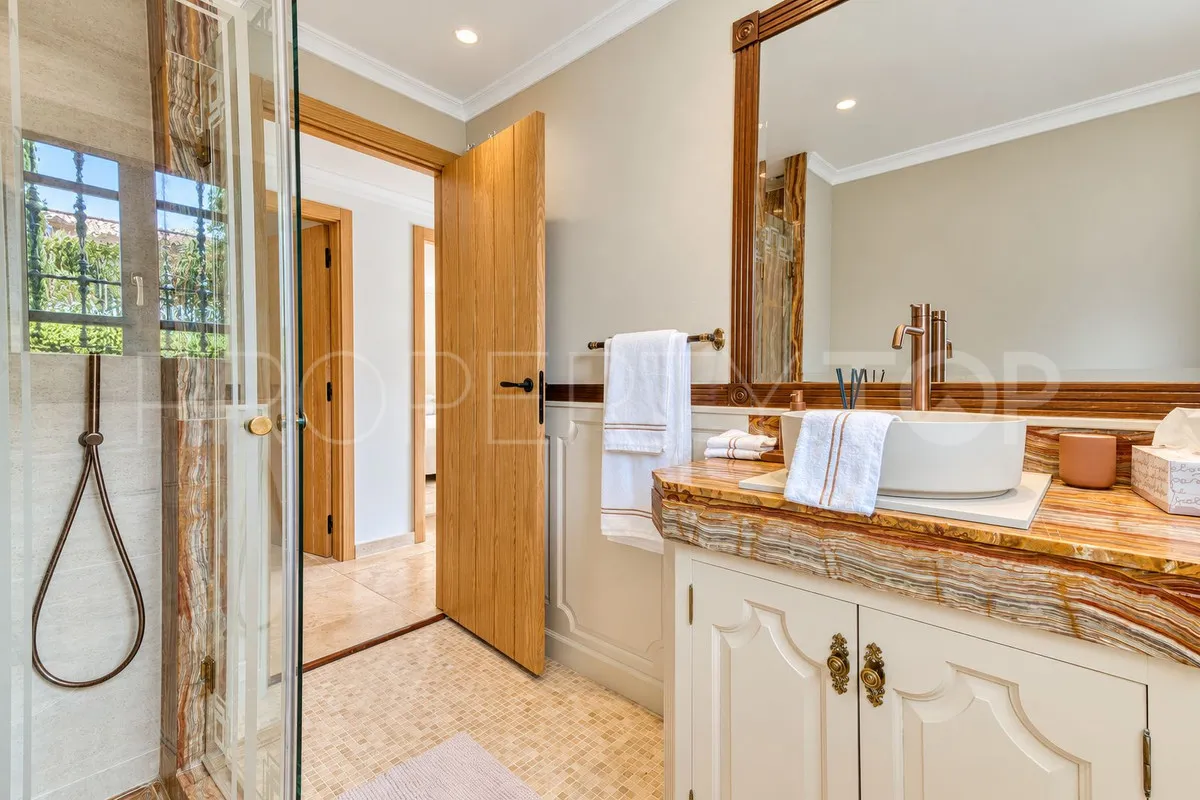 Nueva Andalucia 4 bedrooms town house for sale