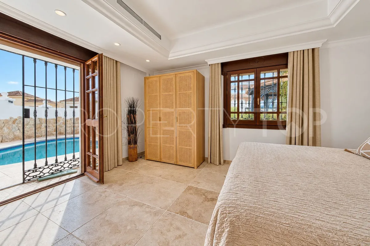 Nueva Andalucia 4 bedrooms town house for sale
