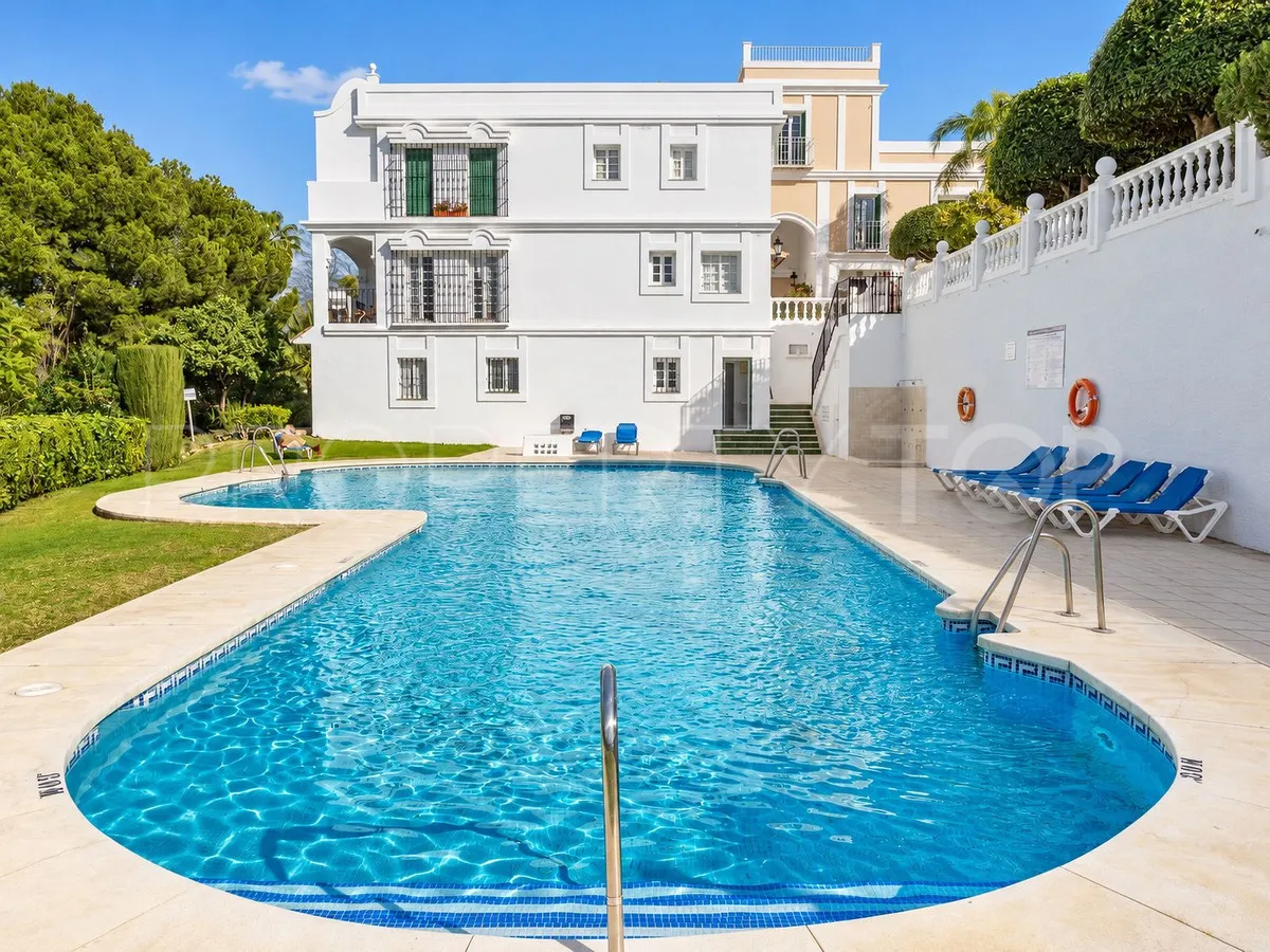 Nueva Andalucia 4 bedrooms town house for sale
