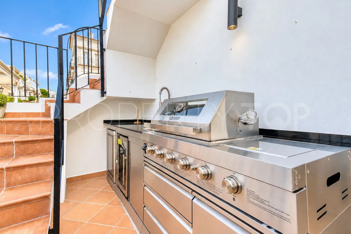 Nueva Andalucia 4 bedrooms town house for sale