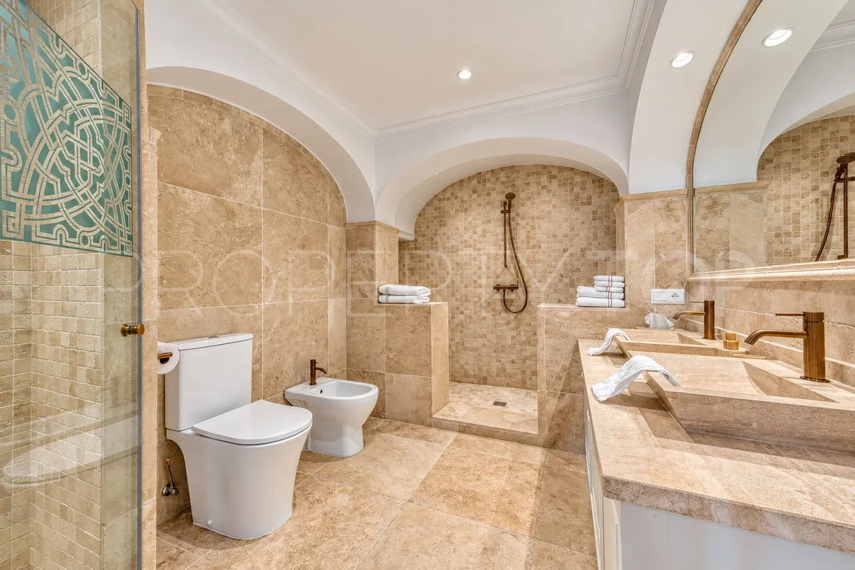 Nueva Andalucia 4 bedrooms town house for sale