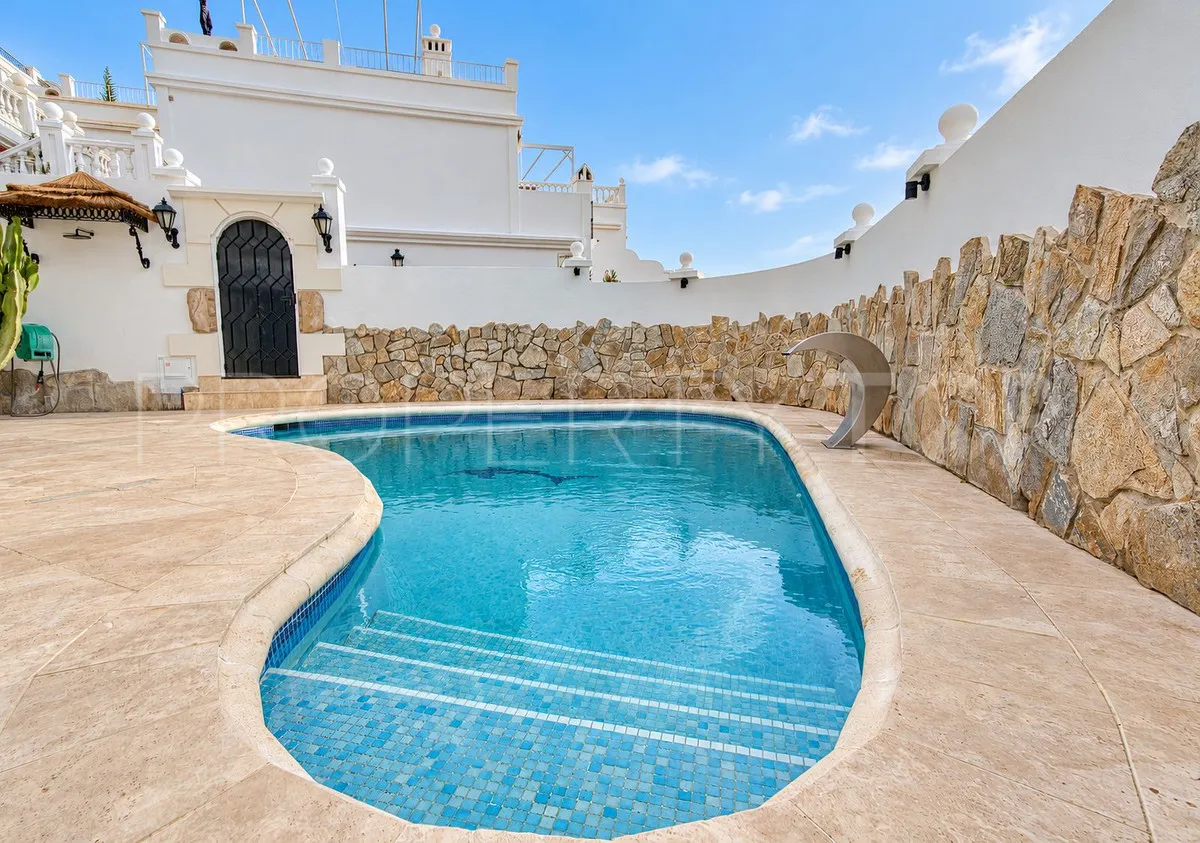 Nueva Andalucia 4 bedrooms town house for sale