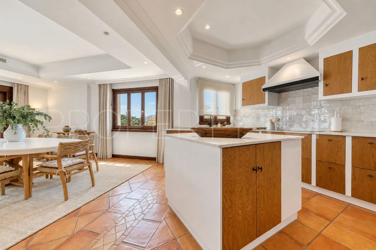 Nueva Andalucia 4 bedrooms town house for sale