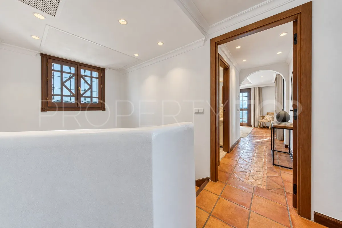 Nueva Andalucia 4 bedrooms town house for sale