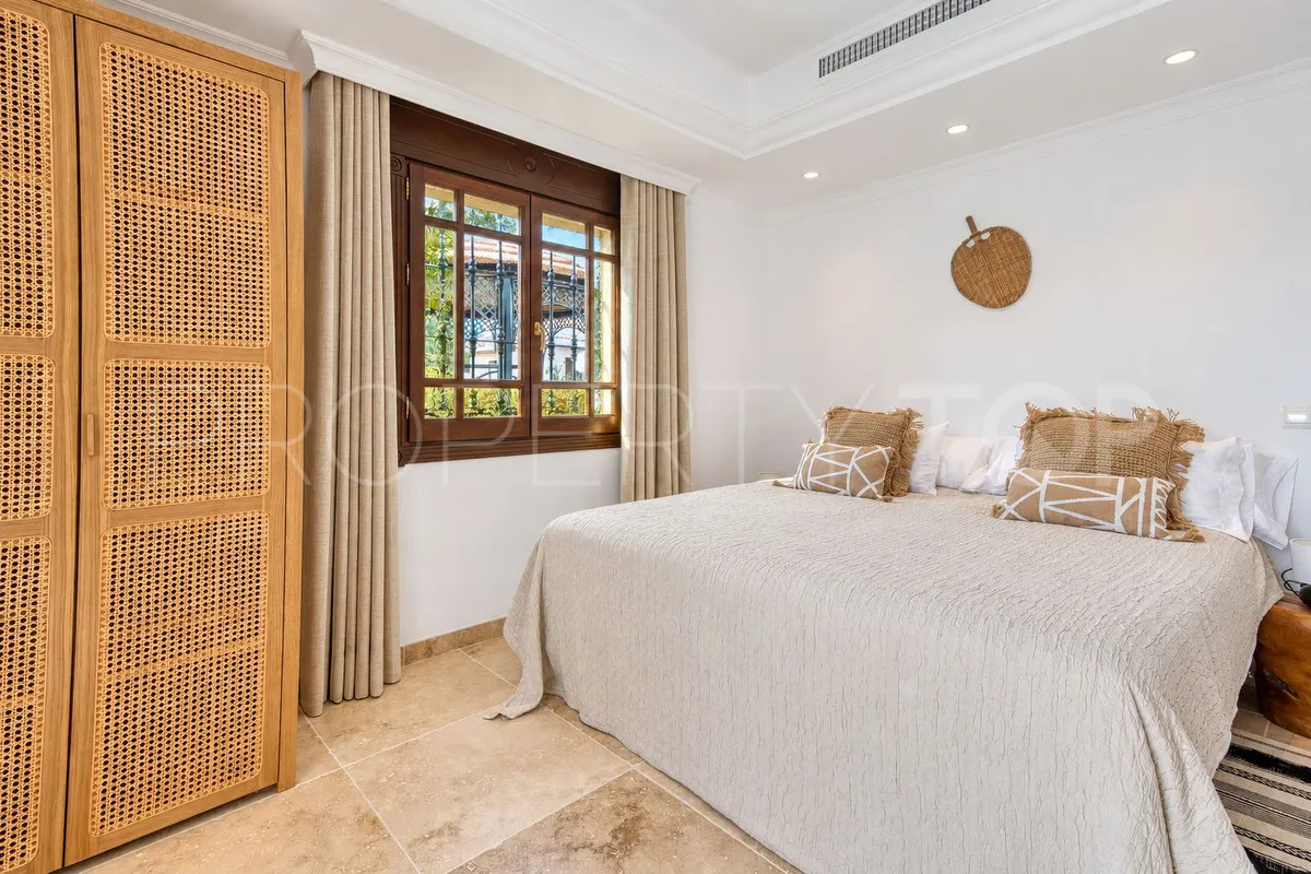 Nueva Andalucia 4 bedrooms town house for sale