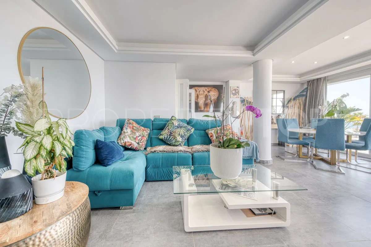 Se vende villa de 5 dormitorios en Estepona