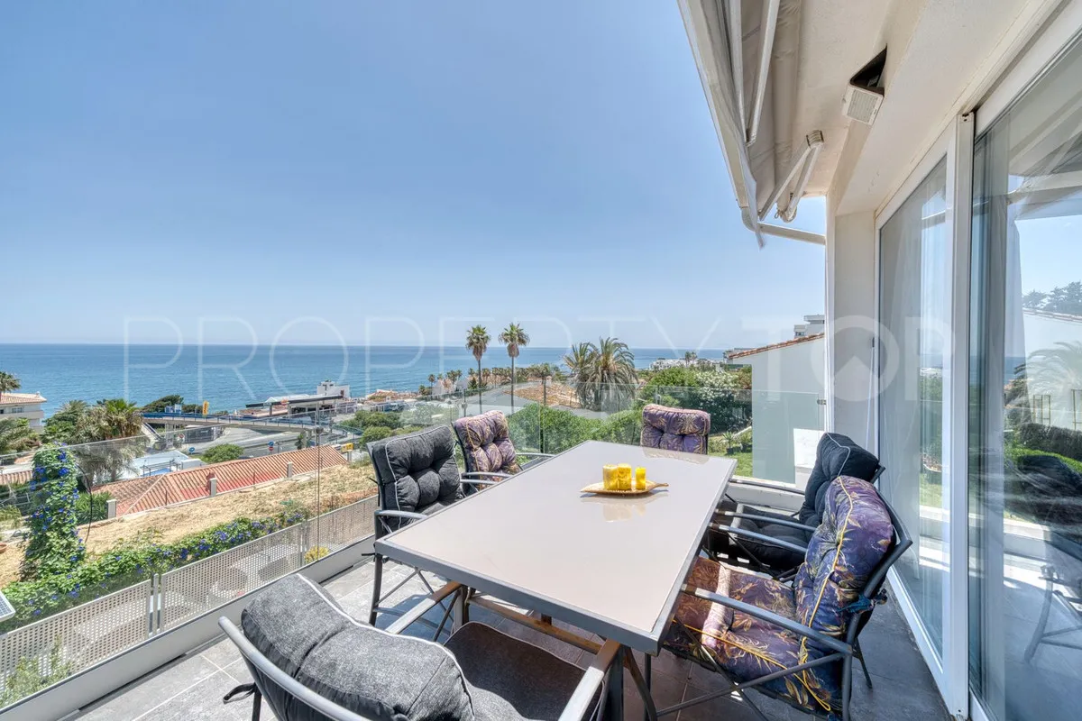 Se vende villa de 5 dormitorios en Estepona