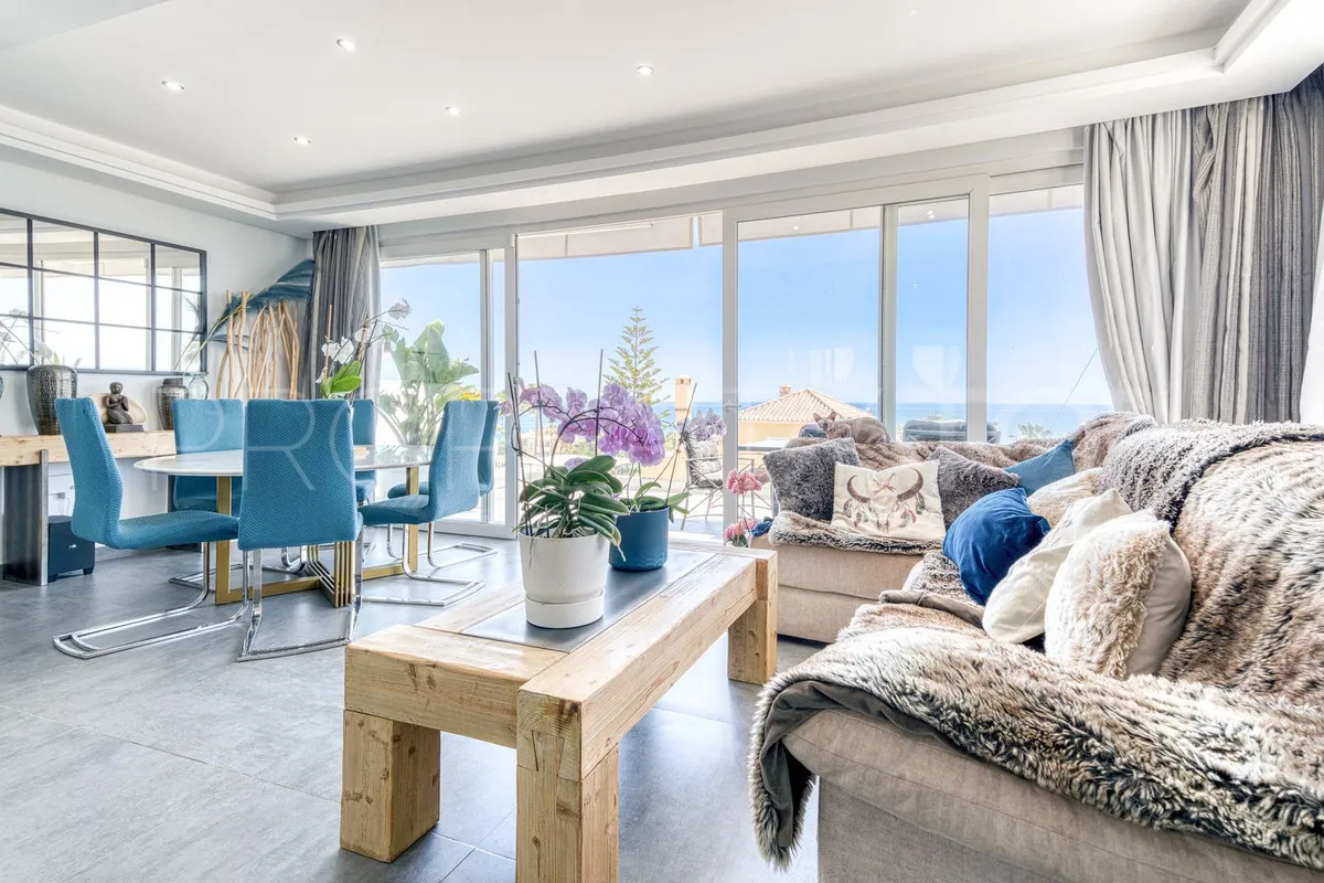 Se vende villa de 5 dormitorios en Estepona