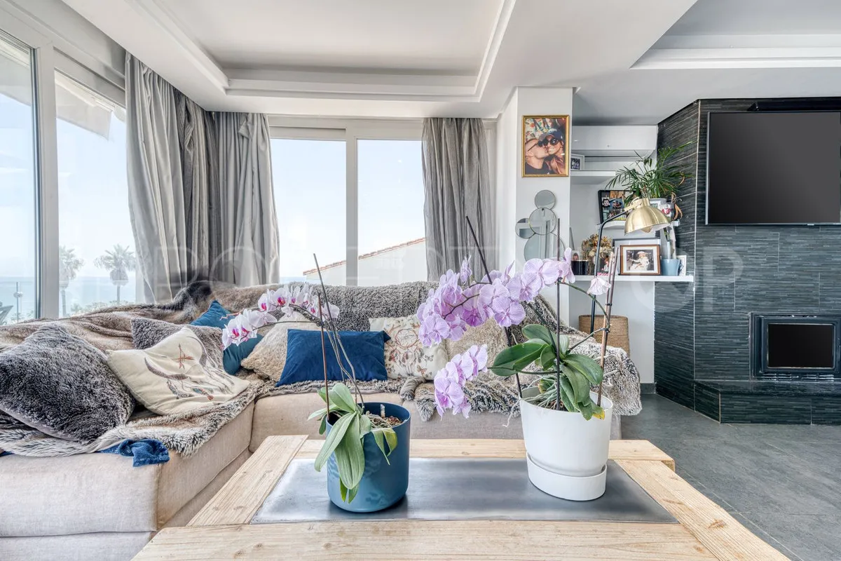 Se vende villa de 5 dormitorios en Estepona