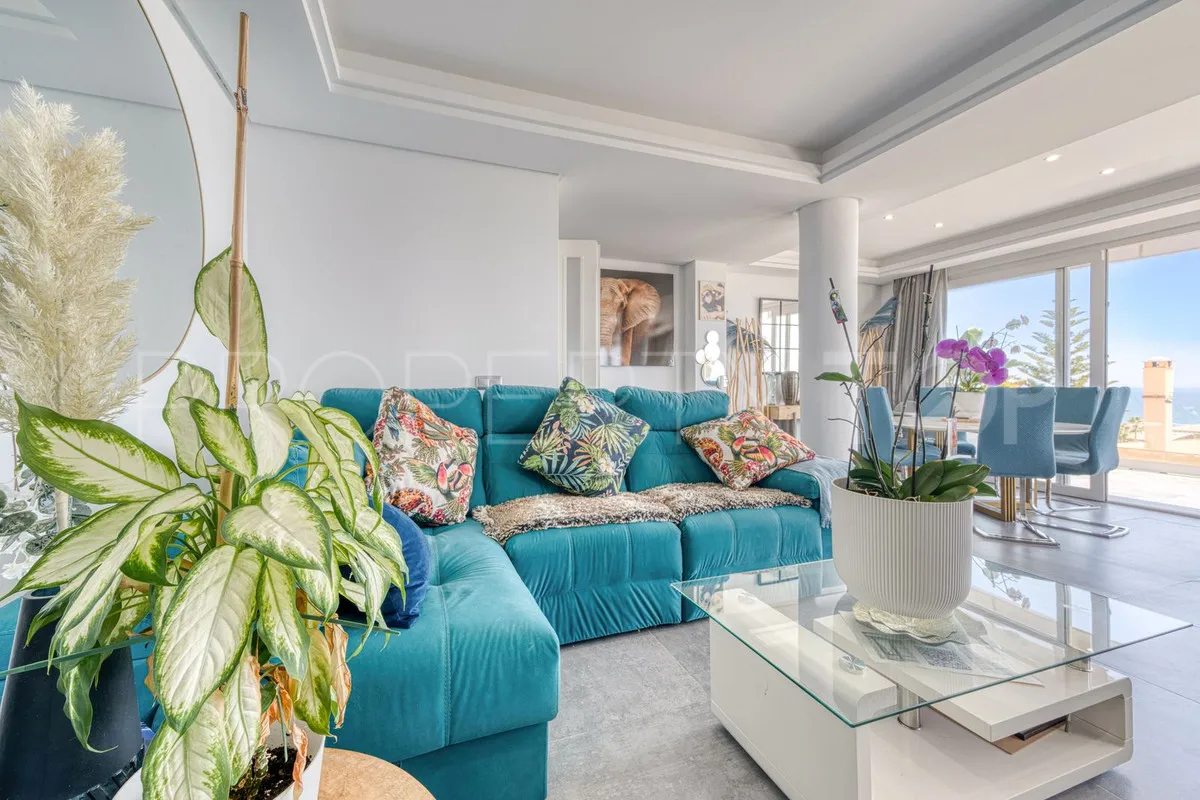 Se vende villa de 5 dormitorios en Estepona