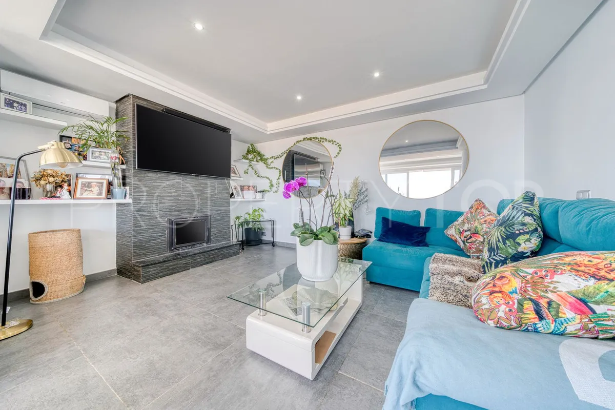Se vende villa de 5 dormitorios en Estepona