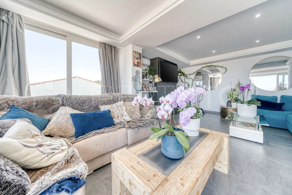 Se vende villa de 5 dormitorios en Estepona