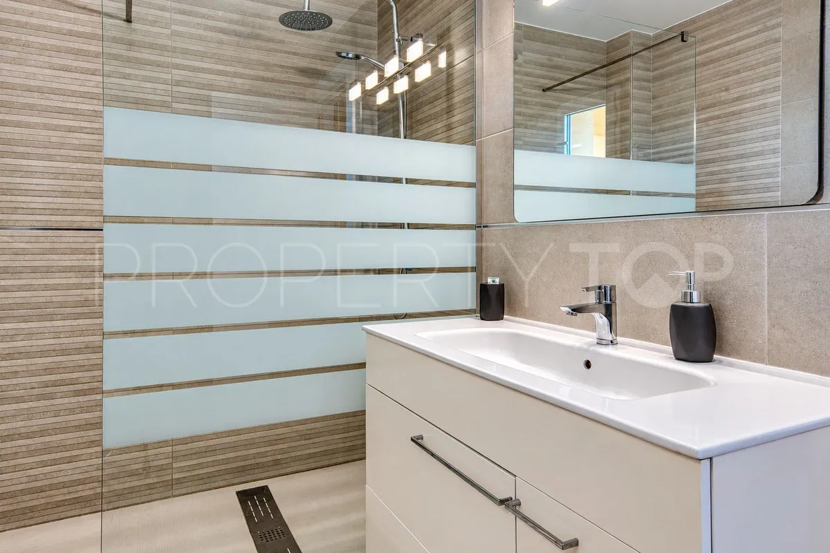 Apartamento de 2 dormitorios en venta en Fuengirola