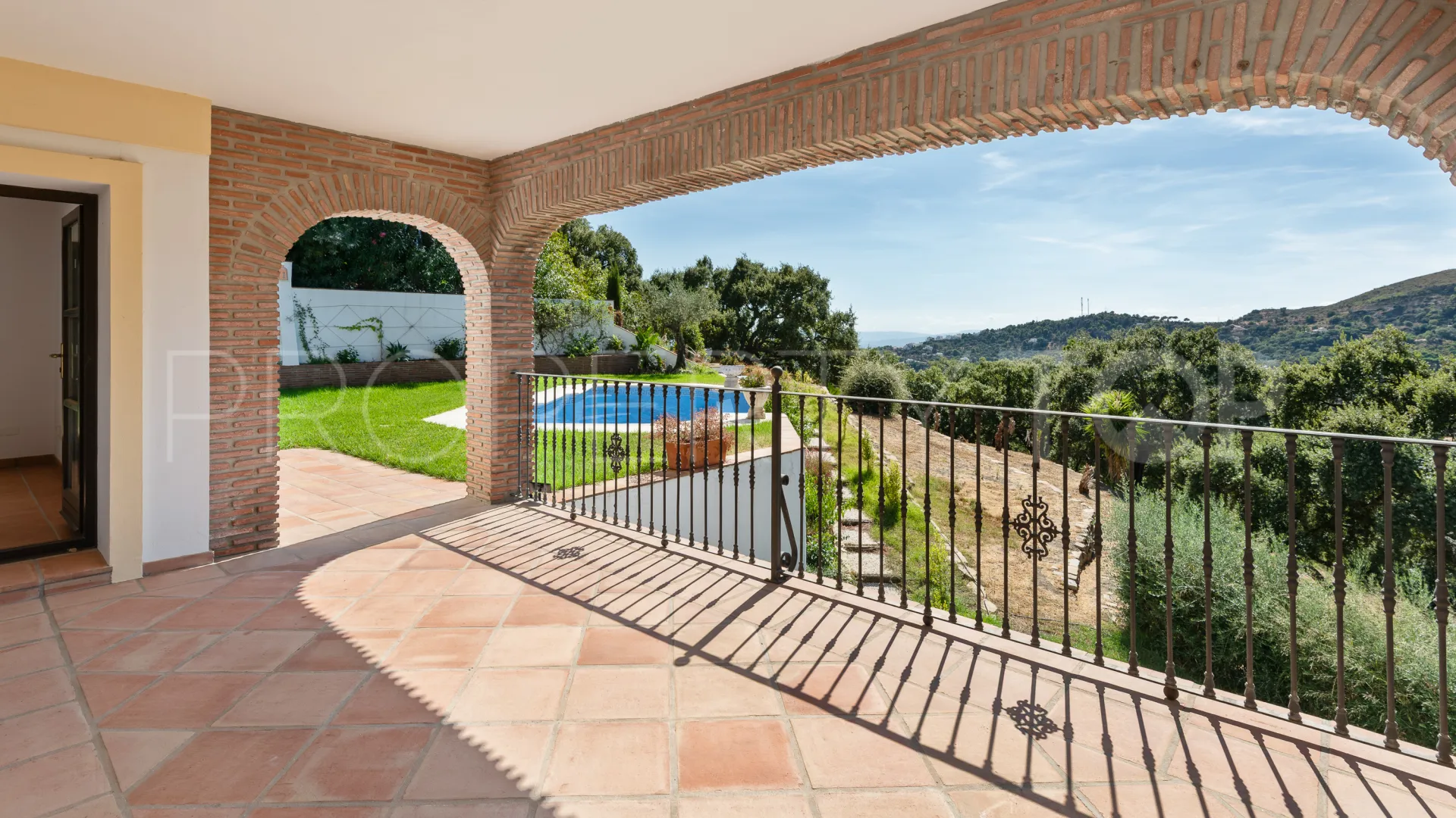 Casares Montaña villa for sale
