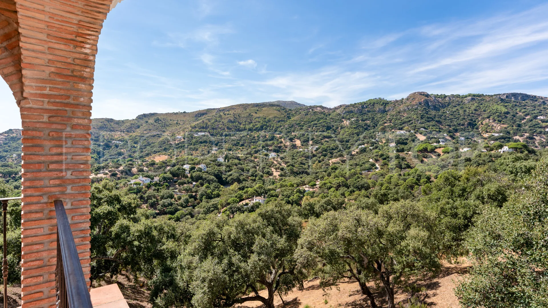 Casares Montaña villa for sale