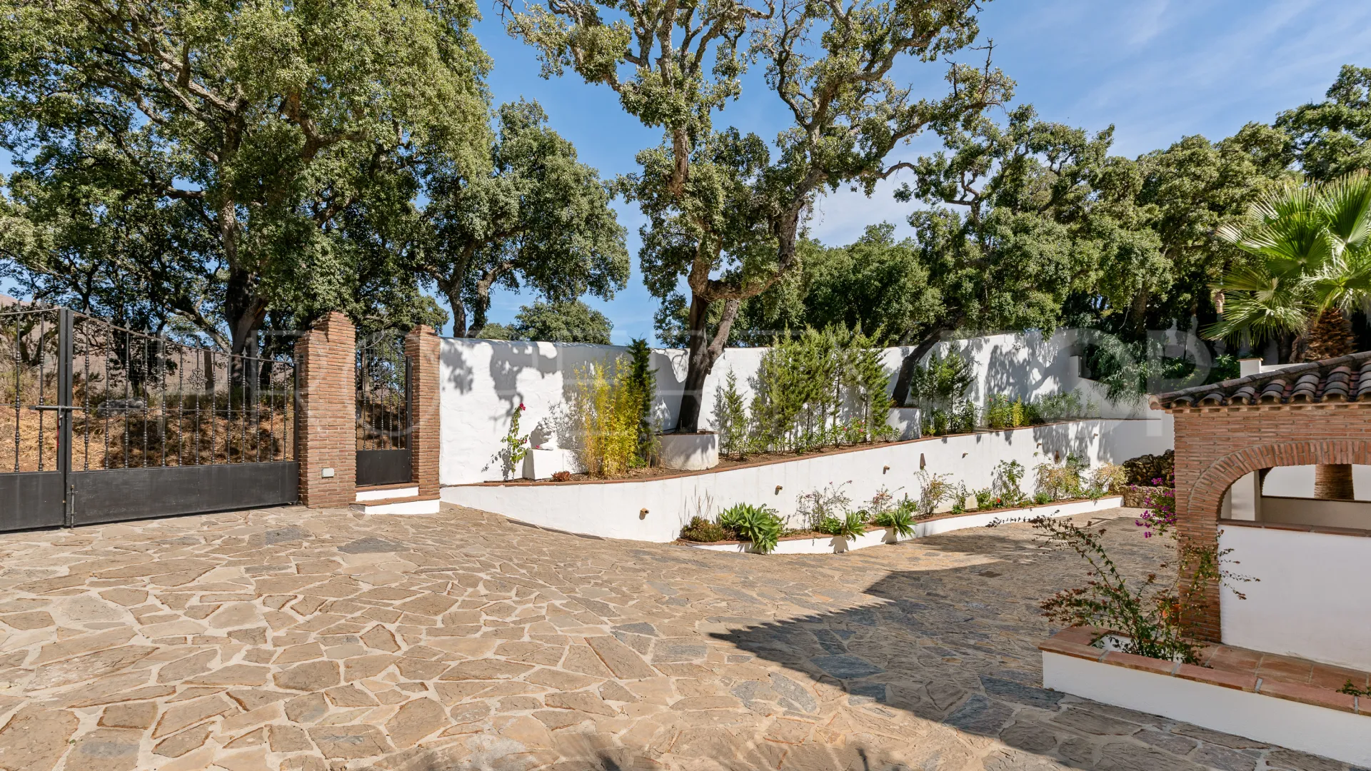 Casares Montaña villa for sale
